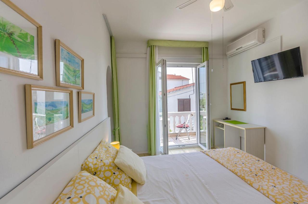 Apartments And Rooms On The Beach Водице Екстер'єр фото